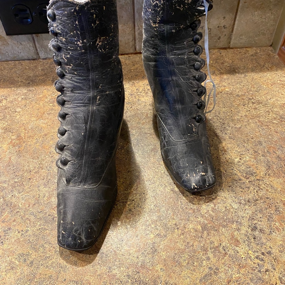 Vintage Black Lace-Up Boots